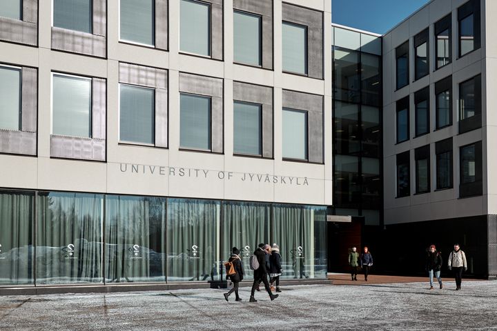 E-xcellence-laatuleimaa juhlistetaan Jyväskylän yliopiston Ruusupuistossa 31.10.2022