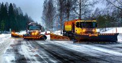 Teiden talvihoitoon kuuluu muun muassa liukkaudentorjunta, lumen auraus, tienpintojen tasaaminen, lumivallien poisto ja liikennemerkkien puhdistaminen.