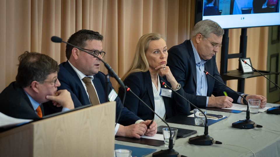 Suomen_talouskasvu_ja_työelämän_tasa-arvo-tilaisuus_panelistit_Satonen_Kujala_Löfgren_Pentikäinen_kuva2