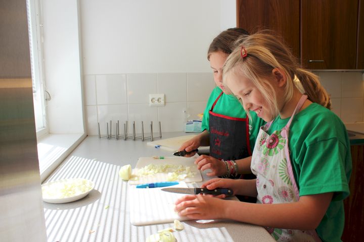 I år arrangerar 4H-föreningarna 45 matskolor för barn i åldern 8-12 år. Grönsakernas och fiskens produktionskedjor tas upp på matskolorna. Matskolan är ett 4-5 dagar långt dagläger för 8-12-åriga barn, där barnen får uppleva matglädje med alla sinnen.