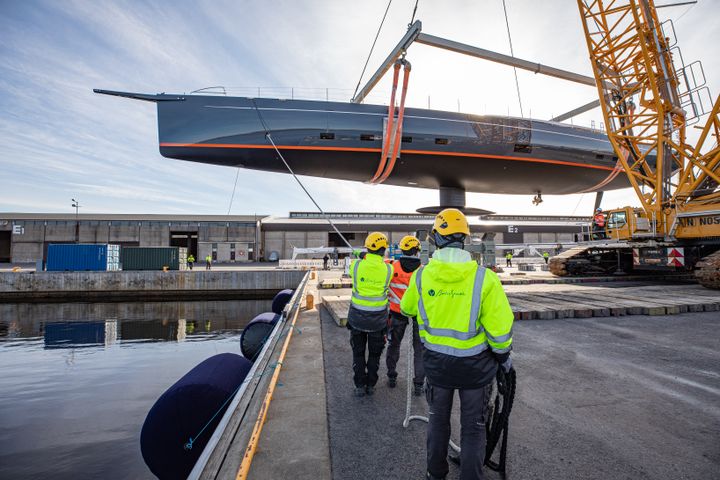 Exportframgångarna för tillverkarna av lyxjakter i Österbotten fortsätter och från Jakobstadstrakten levererades år 2021 ett rekordantal jakter utomlands. Värdet på båtarna steg till närmare 200 miljoner euro. En av dessa båtar var den nästan 46 meter långa Baltic 146 ”Path”. Photo: Eva-Stina Kjellman.