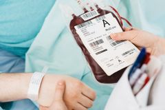 Potilaat tarvitsevat 800 verenluovuttajan avun joka arkipäivä.