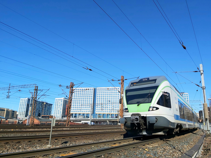 Pendelöivien määrä pääkaupunkiseudulle on selvästi kasvussa suurista kaupungeista Turusta, Tampereelta ja Jyväskylästä. Kuva: HSY