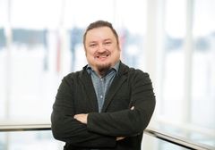 Tuoreen fysiikan professorin Jussi Topparin erityisalaa on nanofysiikka ja nanoteknologia.