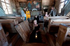 Kurkistus viinikellariin. Kuva: Anne Kalliola