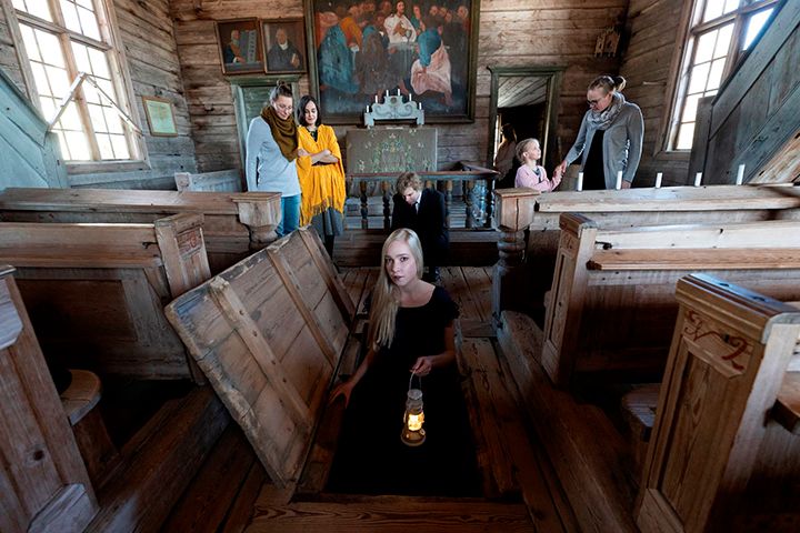 Kurkistus viinikellariin. Kuva: Anne Kalliola