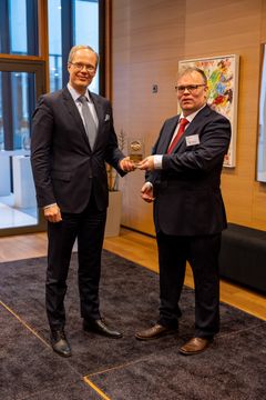 LokalTapiolas generaldirektör Juha Koponen och Ari Maskonen, verksamhetsledare för Finlands Avtalsbrandkårers Förbund.