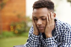 Juuri julkaistussa tutkimuksessa selvisi, että traumaperäinen stressihäiriö on maahanmuuttajilla yli kaksi kertaa yleisempää suomalaissyntyisiin verrattuna. Lähes 70 prosentilla maahanmuuttajista on diagnosoitu masennus. Kuva: MOSTPHOTOS