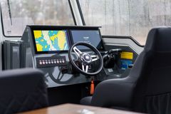 Standard equipment on both versions of the new Phantom Cabin is extremely comprehensive and includes the 16” Buster Q smart display, Navionics electronic navigation charts, a heater, electro-hydraulic power steering, sonar, trim tabs, dual battery system and Yamaha Y-COP immobiliser system.