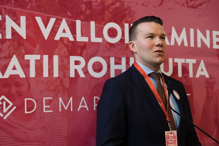 Mikkel Näkkäläjärvi valittiin jatkokaudelle Demarinuorten puheenjohtajaksi. Kuva: Pekko Korvuo.