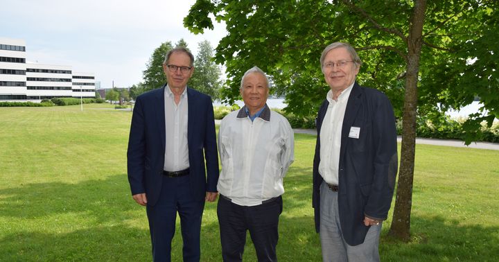 Vasemmalta UNESCO-professori Pekka Neittaanmäki, Taiwanin yliopistojärjestelmän johtaja, professori Ovid Tzeng ja Unesco-professori Heikki Lyytinen. Kuvaaja: Matti Savonen.