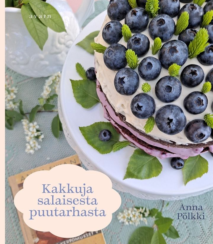Anna Pölkki: Kakkuja salaisesta puutarhasta. Kansi: Annukka Mäkijärvi.