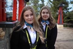 Matkailu on parilaji Taitaja2021-kilpailussa. Lapin koulutuskeskus Redun kilpailijapari Venla Kiiskinen (vas.) ja Nea Brosseau. Kuva: Henna Jokinen (Redu) / Skills Finland