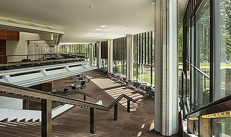 Kaupunginteatterin lämpiö, kuva: Arno de la Chapelle
