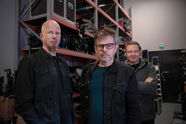 TAOTAO-hankkeen projektikoordinaattorina toimii Jukka Holm (vas.) ja projektipäällikkönä Antti Haapio (kesk.). Taustalla osaamispäällikkö Timo Kivikangas. Kuva: Antti Haapio