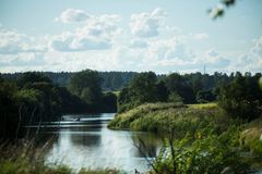 Vantaanjoki virtaa sadan kilometrin matkan Riihimäeltä Helsingin Vanhaankaupunkiin. Sen valuma-alueella toimii kahdeksan vesilaitosta.