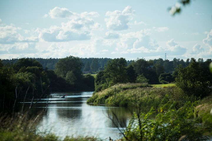 Vantaanjoki virtaa sadan kilometrin matkan Riihimäeltä Helsingin Vanhaankaupunkiin. Sen valuma-alueella toimii kahdeksan vesilaitosta.