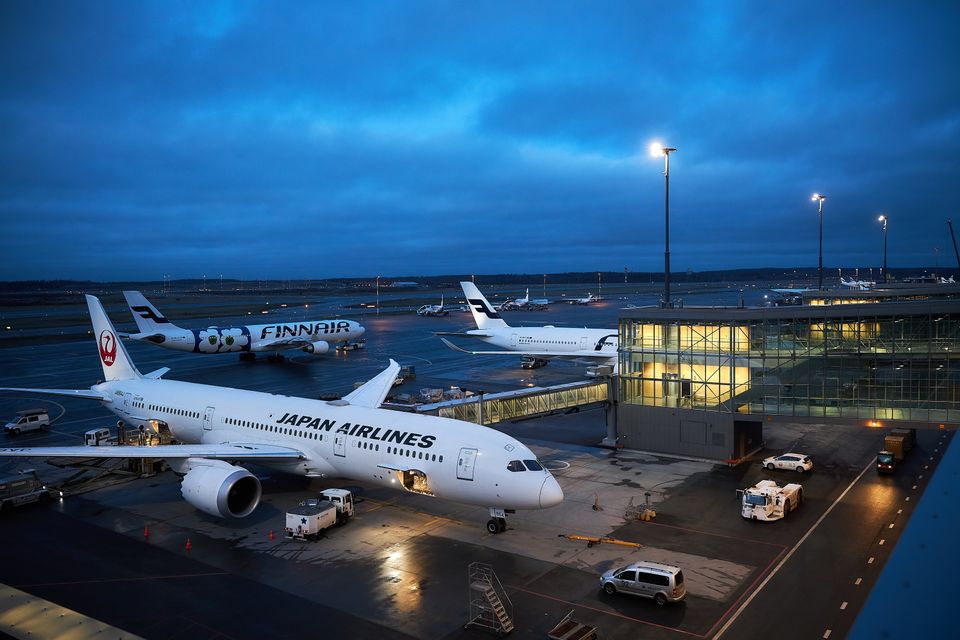 helsinki_airport_west_pier_outside_128