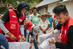 Katastrofirahastoa tarvittiin heti lipaskeräyksen jälkeen Indonesiassa, kun Sulawesin saarelle iskenyt maanjäristys ja sitä seurannut tsunami veivät kodin 160 000 ihmiseltä. Kuva: Benjamin Suomela / Suomen Punainen Risti