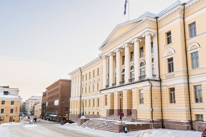 Helsingin yliopiston päärakennuksen vanhalle puolelle tehtiin perusparannus, jossa Carl Ludvig Engelin suunnittelema kiinteistö valjastettiin palvelemaan akateemisen opetuksen tarpeita nyt ja tulevaisuudessa. Kuva: Assemblin Oy