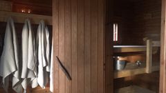 Seurasaaren ulkomuseon kesämökkikokonaisuuteen tulee myös muita mökkipihapiirin rakennuksia, kuten sauna. Kuva: Museovirasto