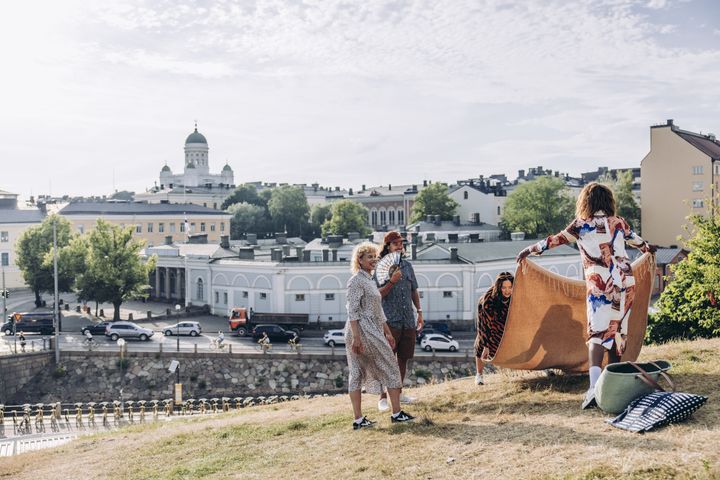 Helsingin välitön matkailutulo eli matkailijoiden kuluttama rahamäärä oli 1,2 miljardia euroa vuonna 2022. Matkailussa muita tärkeitä mittareita ovat sen työllisyysvaikutukset ja hiilijalanjälki. Kuva: Aleksi Poutanen
