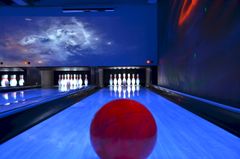 Tulevana sunnuntaina Porin Space Bowling & Billiardsissa lapset opettelevat keilaamaan. Kuva: Hanne Hyttinen
