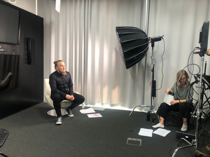 Preparing a lesson. Lauri Kivelä from Finnish Institute for Enterprise Management and Salla Ryynänen.