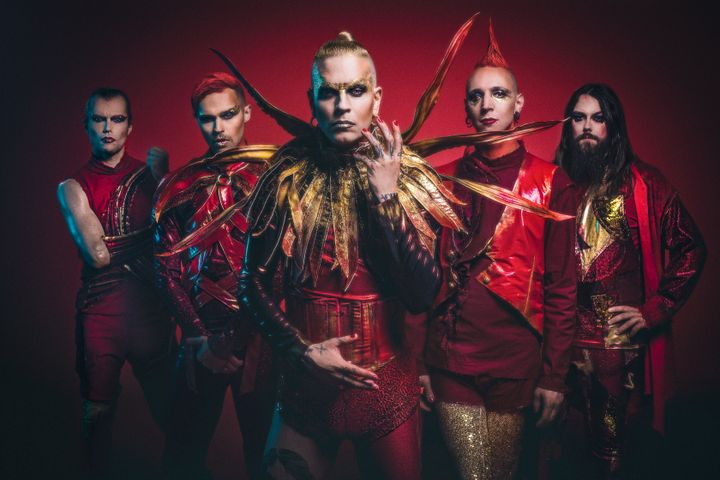 Tummaa estetiikkaa voimakkaisiin teollisen metallin sävellyksiin yhdistelevä Lord of The Lost saapuu joulukuussa Suomeen.