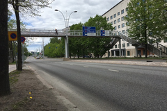 Huopalahdentien ylittävä kävelysilta. Kuva: Kiia Koliseva.