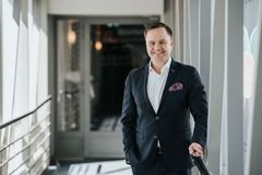 Klaus Ek on nimitetty SOK-konsernin Viron tytäryhtiön AS Sokotelin toimitusjohtajaksi sekä Viru- ja Estoria -hotellien hotellinjohtajaksi.