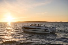 The Yamarin 67 DC is ideal as a day cruiser for entertaining family and friends. At 6.76 metres long and 2.55 metres wide, the new model combines comfortable open space and a bright cabin.