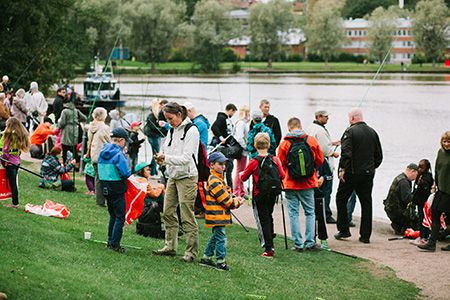 Ongintaa Vanhankaupunginkoskella, kuva: Konsta Linkola