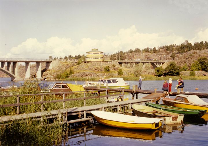 Kaupunkilaisille järjestetään hankkeen puitteessa vanhojen kuvien skannaustilaisuuksia. Kuva vuodelta 1983 Ukko-Pekan sillan edustalta. Kuva: Hannu Muurinen