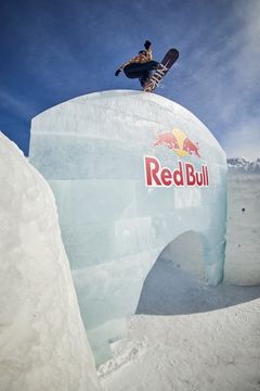 Front blunt. Laskija: Eero Ettala. Kuvaaja: Pasi Salminen / Red Bull Content Pool.