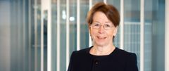Maatalous-metsätieteiden maisteri Ulla-Marja Urho promovoidaan 10.6. Helsingin yliopiston lääketieteellisen tiedekunnan kunniatohtoriksi. Urho on ollut HUSin hallituksen jäsen vuosina 2005–2021 ja hallituksen puheenjohtaja vuosina 2009–2021. Kuva: HUS