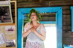 Laulaja Amanda Kauranne esiintyy Vienan Karjalassa Sommelo-festivaaleilla vuonna 2016. Kuvaaja: Kira Leskinen.