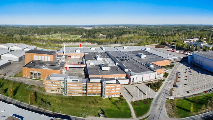 Oy Sinebrychoff Ab:n tehdasalueelle Keravalle rakennetaan Suomen suurin kiinteistökohtainen sähkövarasto. Kuva: Oy Sinebrychoff Ab