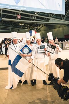 Suomen Bocuse d'Or-joukkue edustajanaan Ismo Sipeläinen voitti parhaan lihavadin palkinnon Euroopan osakilpailuissa Torinossa kesäkuussa 2018.
Kuva: Kim Öhman