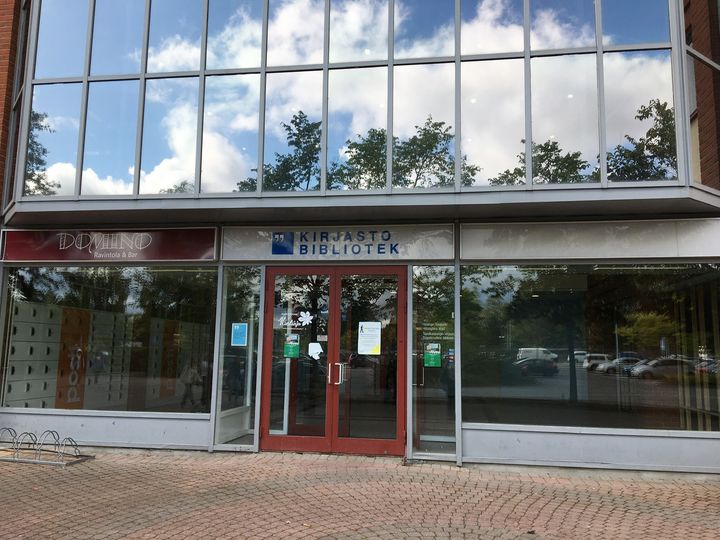 Tapulikaupungin kirjaston aukioloaikaa lyhennetään määräaikaisesti joulukuun ajaksi. Kuva: Helsingin kaupunki