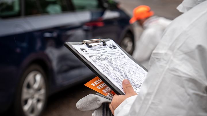 Huonorenkaisten autojen osuus syksyn rengasratsioissa on vakiintumassa alle 10 prosenttiin, kun se kuntoseurannan alussa 1990-luvun lopulla oli yli 20 prosenttia.