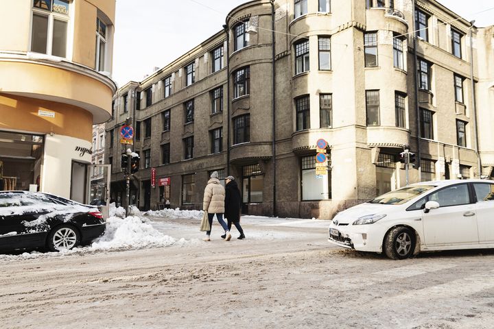 Förbud mot dubbdäck införs på Lönnrotsgatan. Foto: Roni Rekomaa