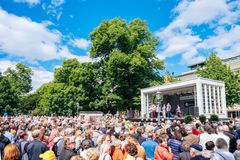 Espan lavan avajaisissa ke 17.5. esiintyvät Piia Viitanen, Cellomania ja Vimma. Kuva: Jussi Hellsten.