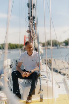 Tapio Lehtinen havaitsi vuoden 2018 Golden Globe Race -yksinpurjehduskilpailussa, että maailman merillä on paljon vähemmän elämää verrattuna ensimmäiseen maailmanympäripurjehdukseensa lähes 40 vuotta sitten. Lehtinen haluaa purjehduksiensa yhteydessä herättää huomiota maailman merien tilaan ja sai kumppaneikseen samat arvot jakavia tukijoita. Suomalainen 3stepIT on Asterian ja Lehtisen GGR-kisaprojektin pääyhteistyökumppani.