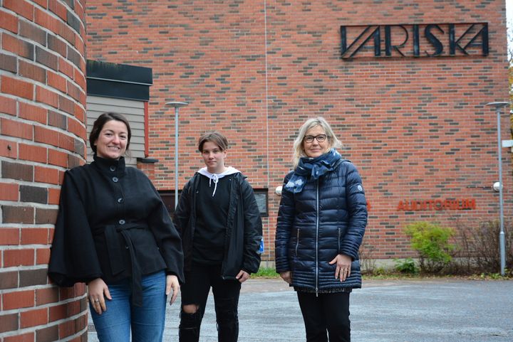 Ivanka Capova (vas.), Peppiina Rissanen ja Päivi Kaarniemi. Kuva: Susanna Saari