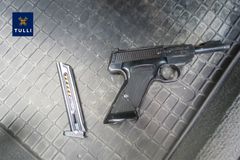 Tullin takavarikoima ampuma-ase.