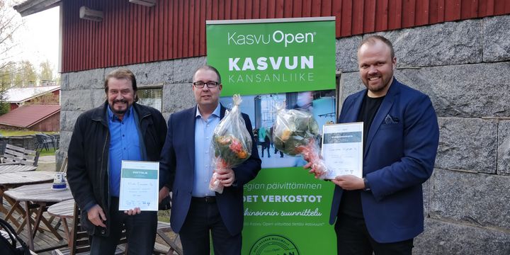 Etelä-Savon Kasvupolun voittajaksi valittiin savonlinnalainen eLive Ecosystem Oy. Kunniamaininnan sai virtasalmelainen Virtasalmen Viljatuote Oy. (no-print-picture)