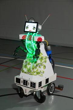 Monitoimirobotin ulkonäkö on saanut vaikutteita Vatialan koulun oppilaille järjestetystä piirustuskilpailusta. Robotin kaulanauhan väri muuttuu sen lataustilanteen mukaan, vaihtoehtoina vihreä, keltainen ja punainen.