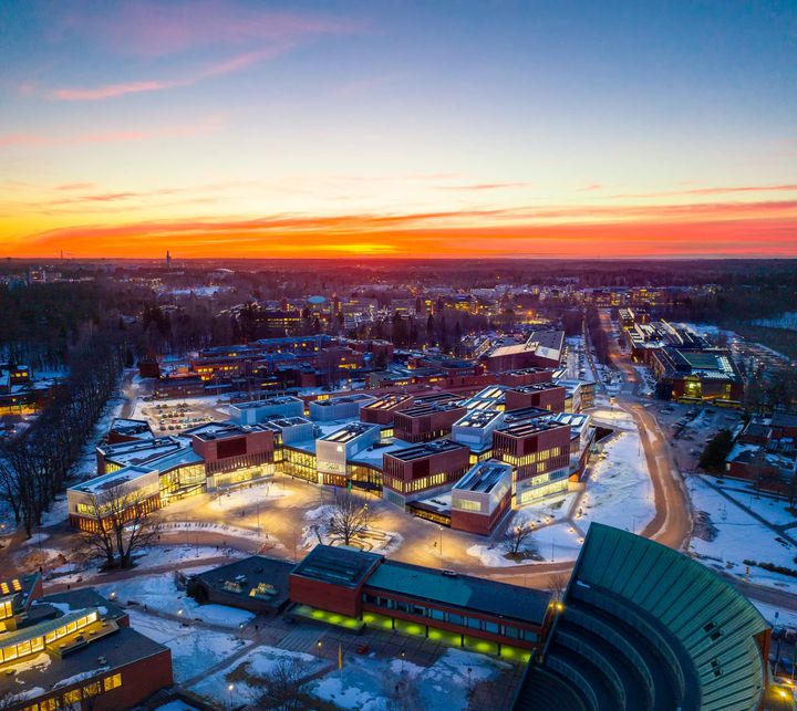 Otaniemen kampuksesta on kehittynyt vauhdilla maailmanluokan yhteistyökeskittymä. Taiteiden ja suunnittelun korkeakoulu muutti kokonaisuudessaan Otaniemeen syksyllä 2018 ja Kauppakorkeakoulu alkuvuonna 2019. Kuva: Mika Huisman