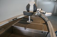 Till kastplattformen hör en löstagbar fiskestol.